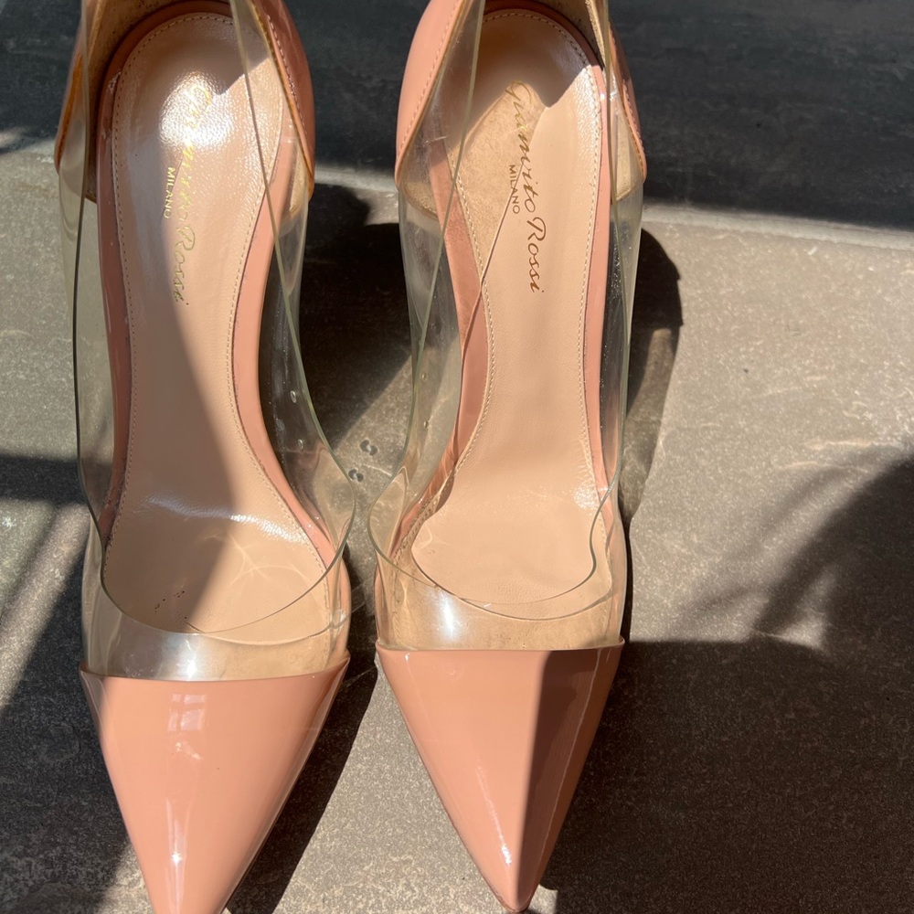 Gianvito Rossi Cream Tan Heels Elegant Stiletto Design
